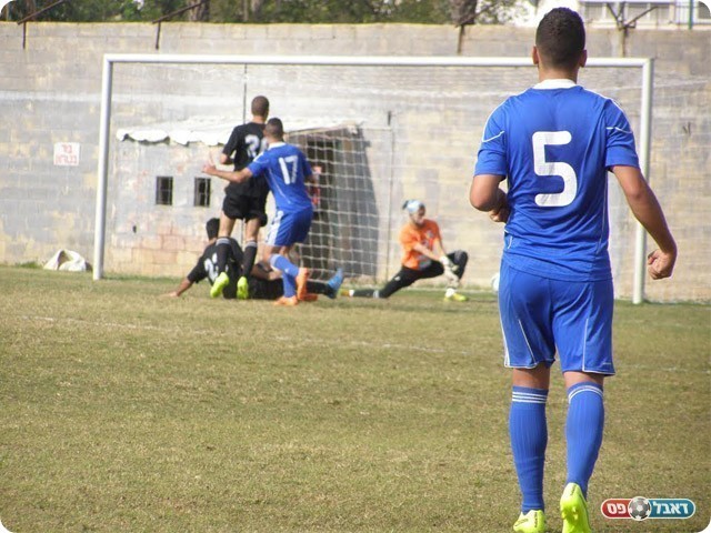 דהן כובש את השני, אושרי משקיף (אמיר שיבי)